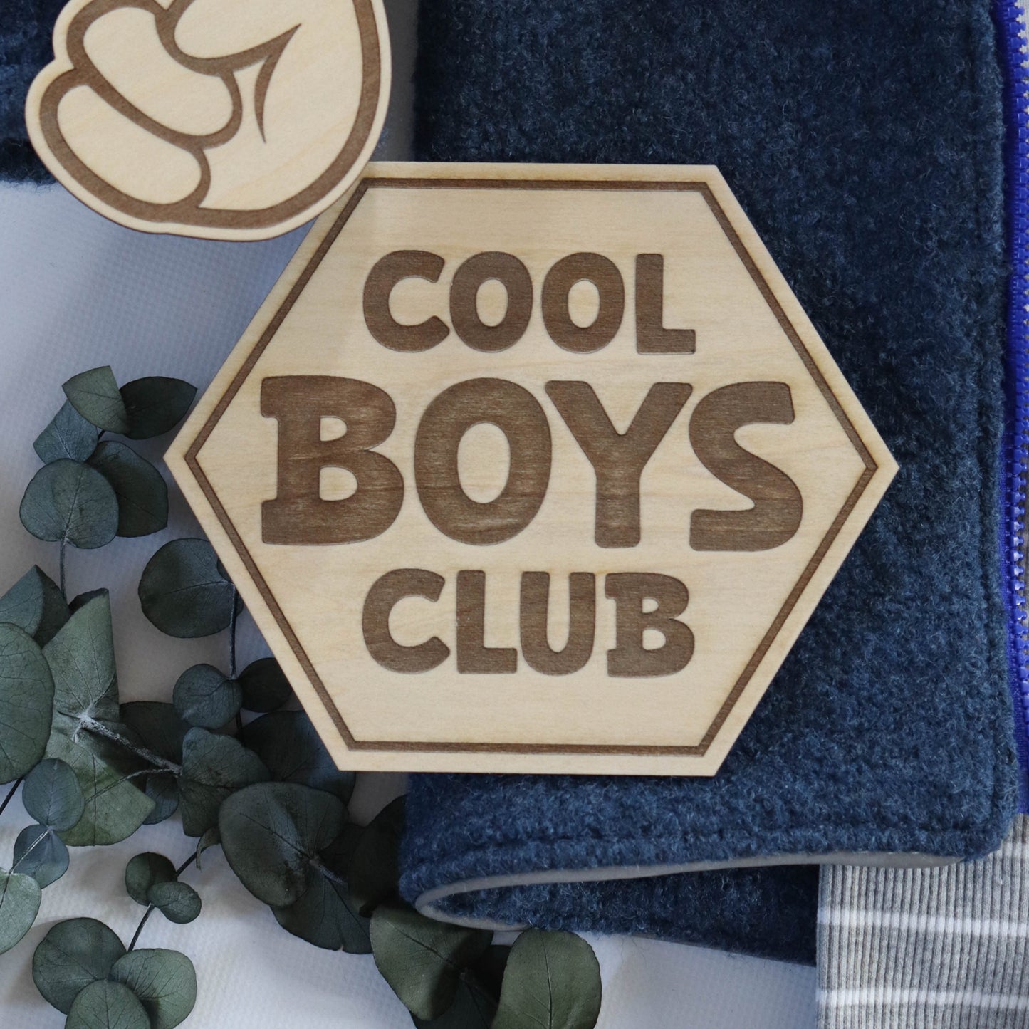 Schild - Cool Boys Club graviert