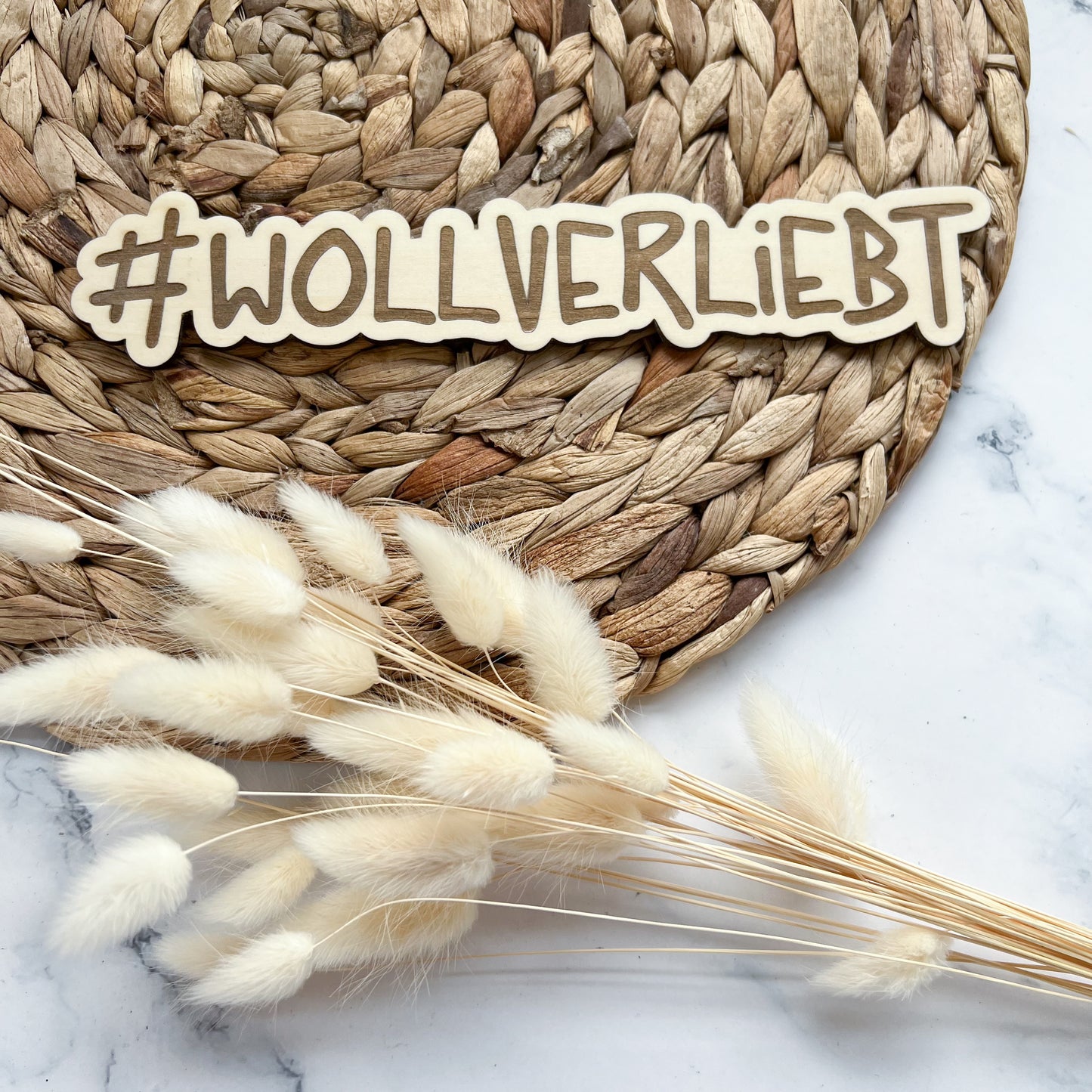 Schild - #WOLLVERLIEBT graviert